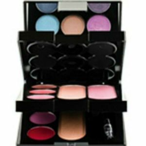 NIB BeautiControl 3-Tiered Color Compact 💖